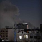 ईरान पर हमलों के खिलाफ पाकिस्तान में प्रदर्शन, रक्षा मंत्री ने जताई चिंता—‘जंग हमारे लिए खतरनाक’