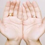 सामुद्रिक शास्त्र: हाथ-पैर के चिन्ह बताते हैं जीवन का भाग्य और भविष्य के संकेत