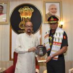 राज्यपाल  डेका से लेफ्टिनेट जनरल अनिंद्या सेनगुप्ता ने की सौजन्य भेंट