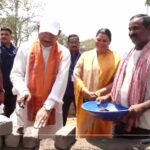 जशपुर के चंदागढ़ पहुंचे CM साय: PMAY हितग्राही के घर में ईंट रखकर बढ़ाया हौसला