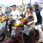 CM मोहन यादव को पीछे बैठाकर छात्रा ने दौड़ाई स्कूटी, साथ-साथ दौड़े सुरक्षाकर्मी